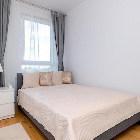 Apartament Apart D&K Free Parking Komputerowa 8 Warszawa Zewnętrze zdjęcie
